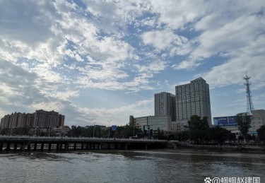 「夏日阳光中的深远本垒打：华体会体育app 展现气温、空气湿度对打者距离的细微影响」