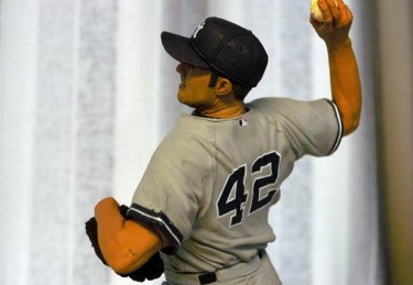 「为少数族裔选手发声：华体会体育 追溯 MLB 破除隔离的历史与马里安诺·里维拉等典范」