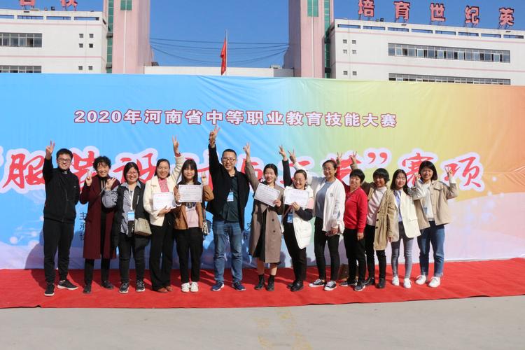 「年轻选手签订大合同:华体会体育 探讨球队对未来潜力的赌注与超长合约的风险收益」